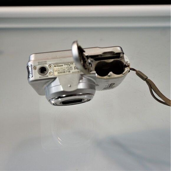 Nikon Coolpix Camera LS VR 7.2 Mega Pixel 5X Zoom Sold For Parts or Repair - Picture 5 of 5